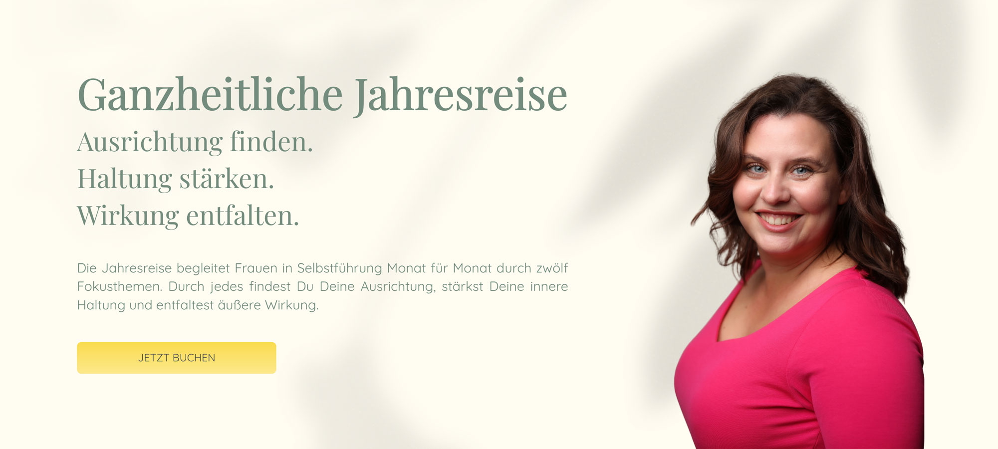 Ganzheitliche Jahresreise | Ausrichtung finden. Haltung stärken. Wirkung entfalten. | Die Jahresreise begleitet Frauen in Selbstführung Monat für Monat durch zwölf Fokusthemen. Durch jedes findest Du Deine Ausrichtung, stärkst Deine innere Haltung und entfaltest äußere Wirkung.